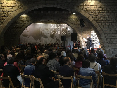 Recital potico de Atxaga y Piera en el Festival de Poesa de Barcelona