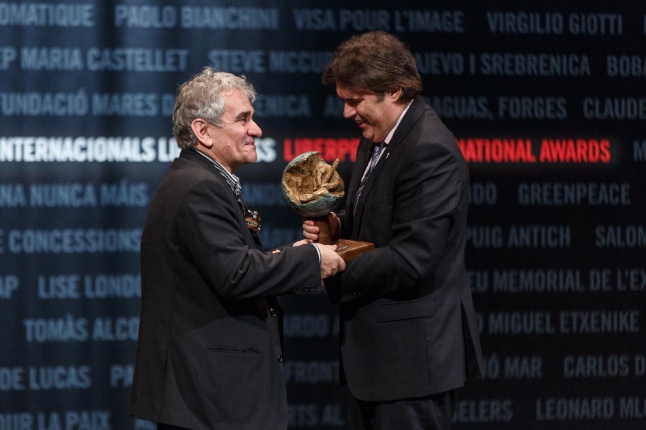 Bernardo Atxaga recibe el premio 